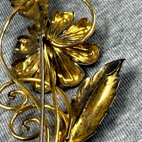 Vintage Gold-Tone Flower Brooch Purple Rhinestone Center & Detailed Leaf Design - Picture 10 of 16